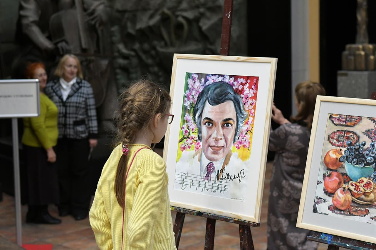 world-childhood-music-nury-halmamedov-so-beautiful-and-so-vulnerable