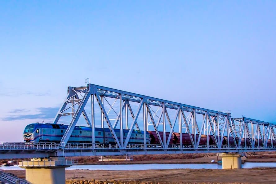 uzbekistan-i-iran-dogovorilis-o-razvitii-multimodalnogo-koridora-cherez-turkmenistan