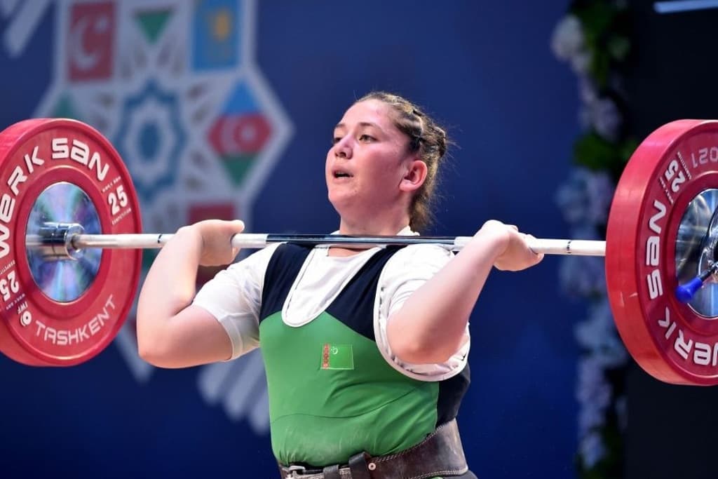 Туркменские тяжелоатлеты завоевали пять медалей на чемпионате в Узбекистане