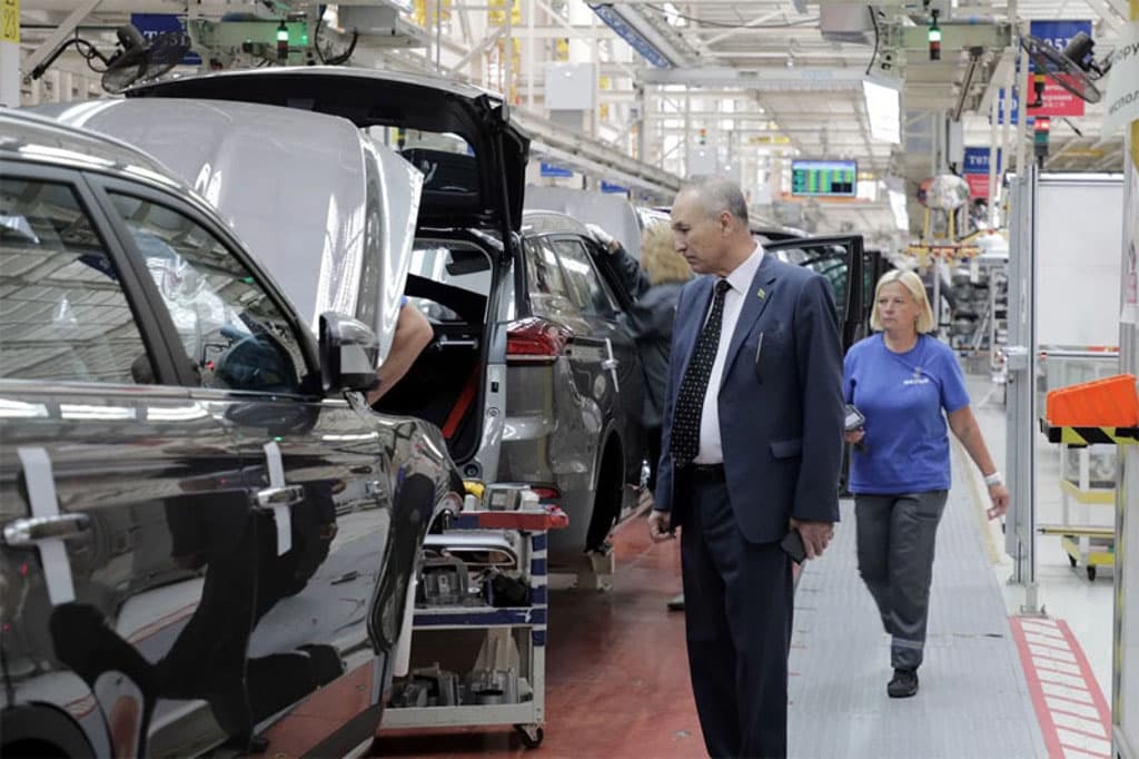 The Plenipotentiary of Turkmenistan to the statutory and other CIS bodies got acquainted with the automotive industry in Belarus