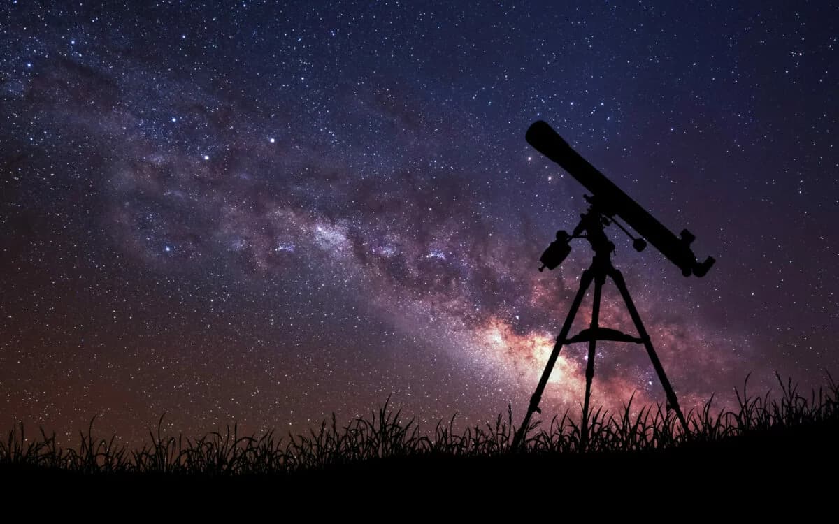 Stars are like at the palm: world's first telescope for a smartphone has been created