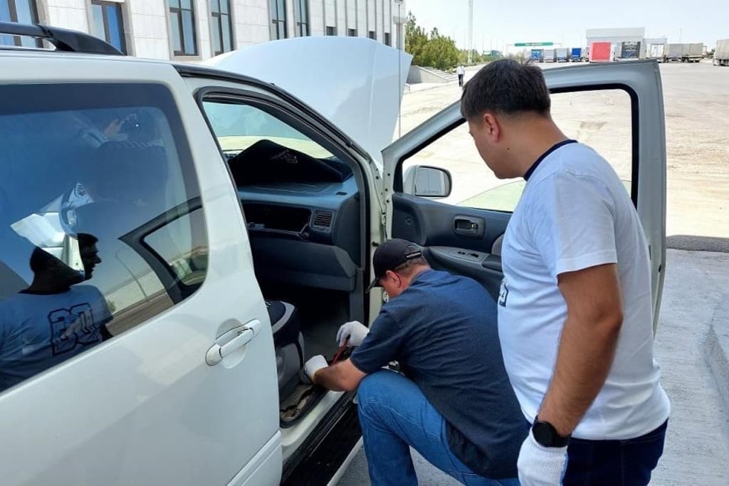 Эксперты из Латвии поделились опытом по досмотру машин с таможней Туркменистана