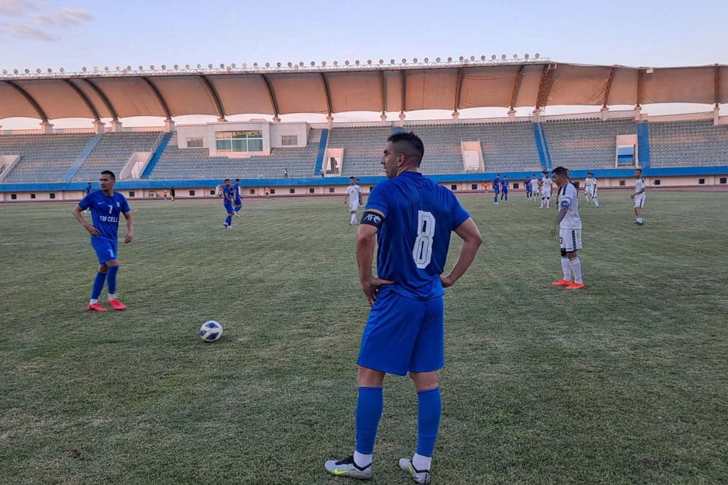 Удаление тренера и гол в концовке: "Ахал" вырвал победу у "Алтын Асыра"