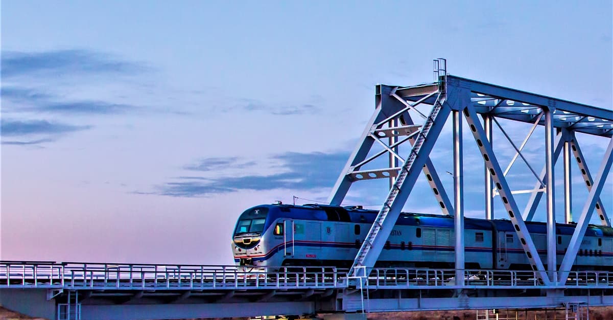 oae-zainteresovany-v-postavkah-po-koridoru-sever-yug-cherez-zheleznuyu-dorogu-turkmenistana