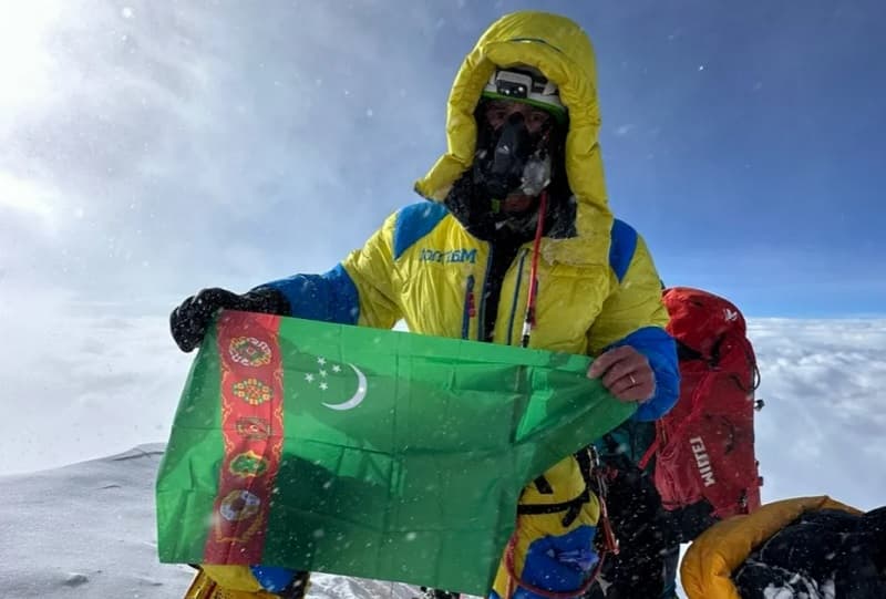 Climbers unfurled the flag of Turkmenistan at the height of K2 - the second mountain peak in the world