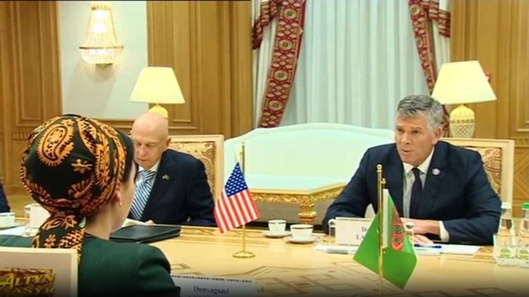 ABŞ kongresmenleriniň wekiliýeti Aşgabada geldi