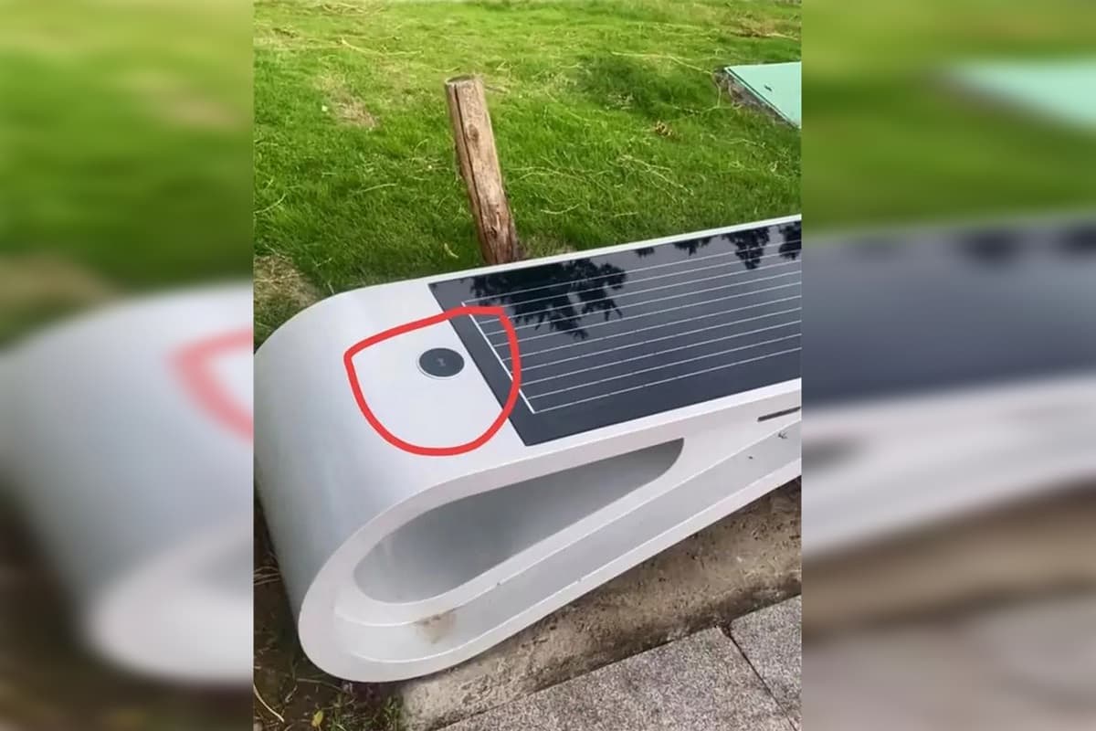 On the eve of the Asian Games in Hangzhou, benches with the ability to charge gadgets appeared