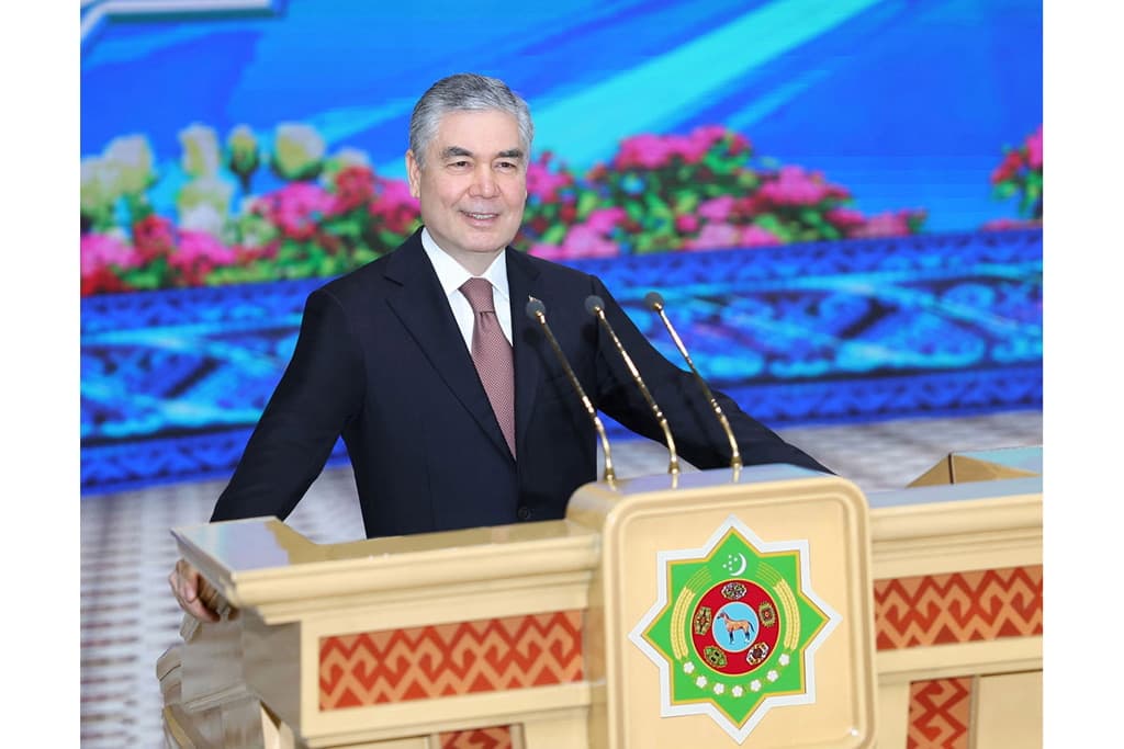 nacionalnyj-lider-turkmenskogo-naroda-provel-obshchij-urok-vo-dvorce-ruhyet-goroda-arkadag