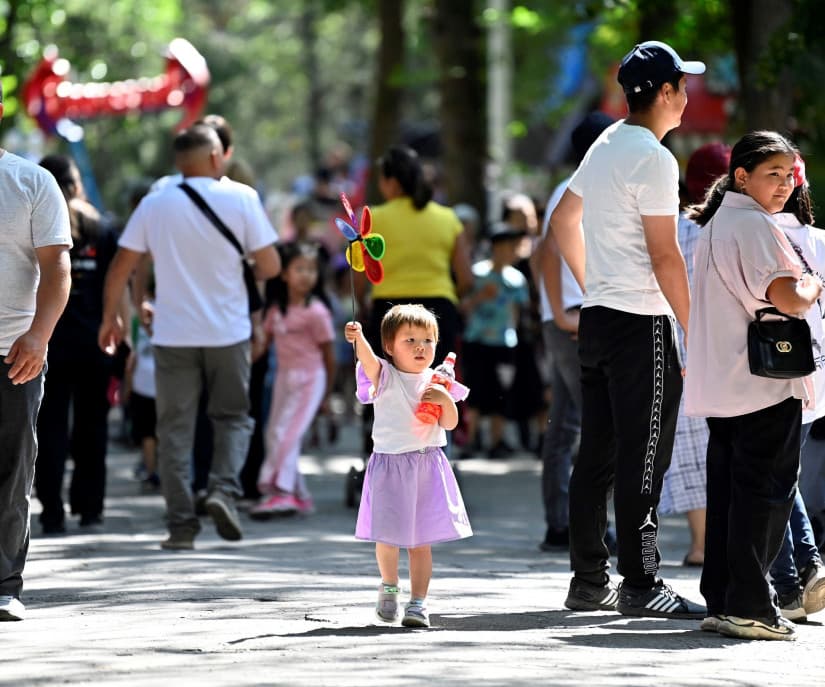Kyrgyzstan: Neighbor's news in a short line
