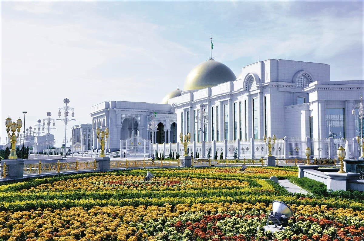 Sankt-Peterburgyň gubernatory Aleksandr Beglowyň ýolbaşçylygyndaky wekiliýet Türkmenistana saparynyň çäklerinde Prezident Serdar Berdimuhamedow bilen duşuşdy. Gepleşikleriň barşynda hyzmatdaşlygyň netijelerine we geljegi uly taslamalara garaldy diýip, spbdnevnik.ru neşiri habar berýär.