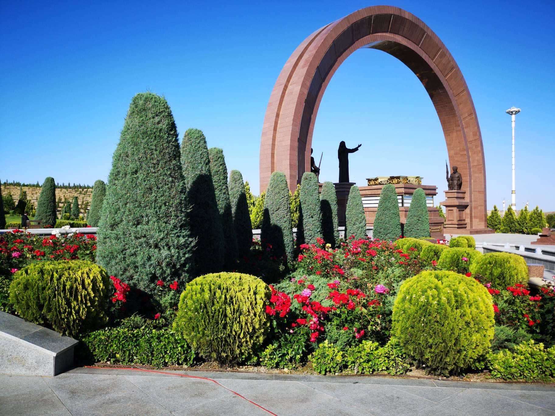 The delegation of the Northern capital of the Russian Federation visited the memorial complex "People's Memory" in Ashgabat