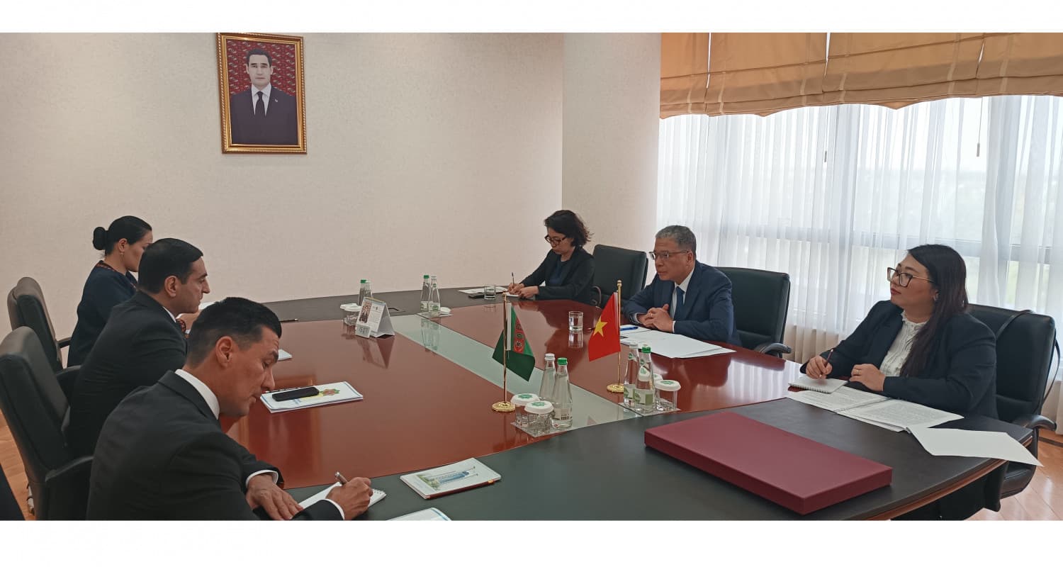 The Ambassador of Vietnam presented copies of his credentials to the Ministry of Foreign Affairs of Turkmenistan