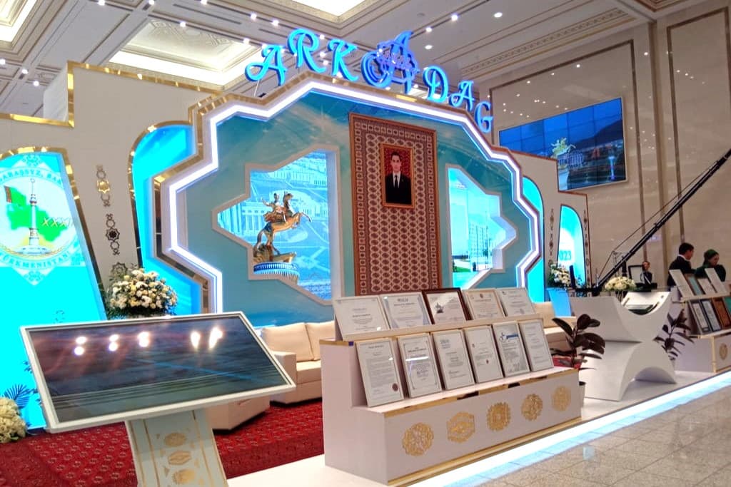 32-yylyn-ustunlikleri-asgabatdaky-sergide-gorkezilyar