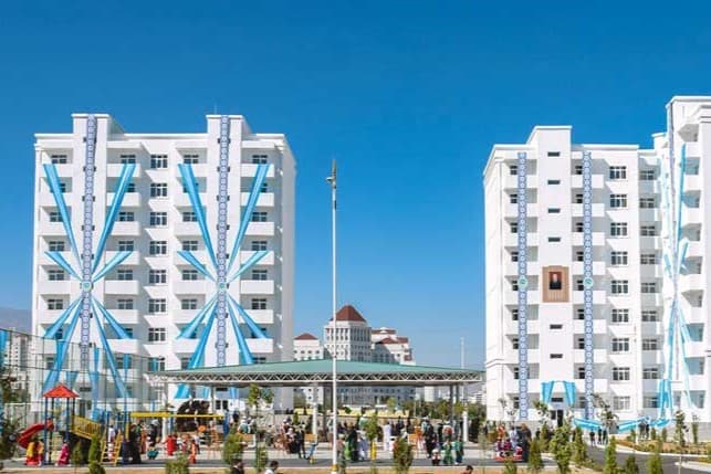 novye-doma-torzhestvenno-otkryli-v-stolichnyh-kompleksah-parahat-7-i-choganly