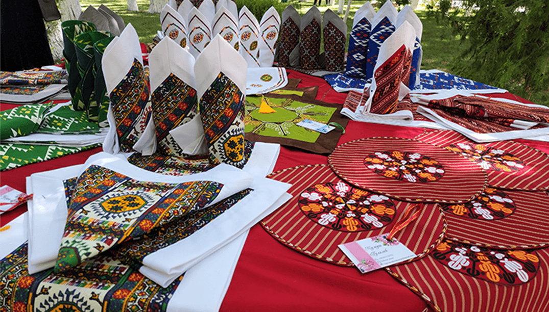 vystavka-handmade-v-ashhabade-tvorchestvo-bez-granic