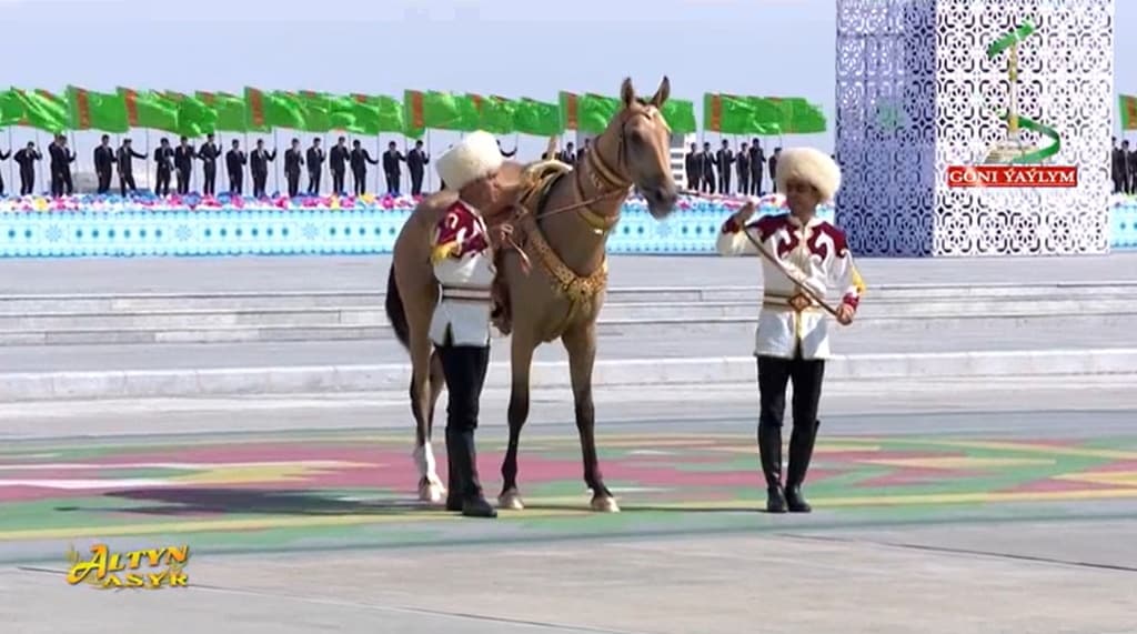 president-turkmenistan-was-presented-ahal-teke-horse-arkaly