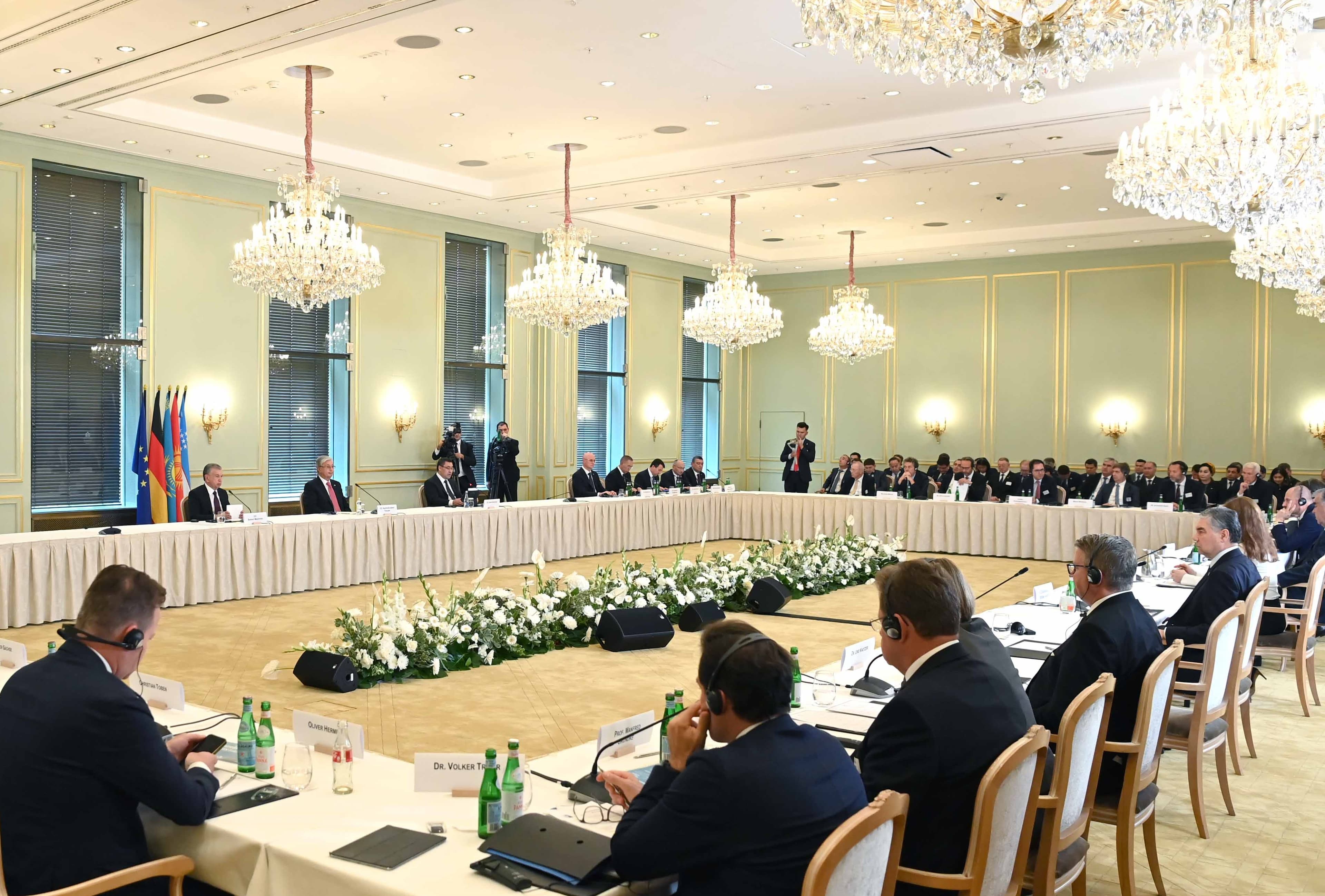 Gurbanguly Berdimuhamedow nemes kompaniýalaryny Arkadag şäherinde senagat toplumyny döretmäge gatnaşmak üçin çagyrdy