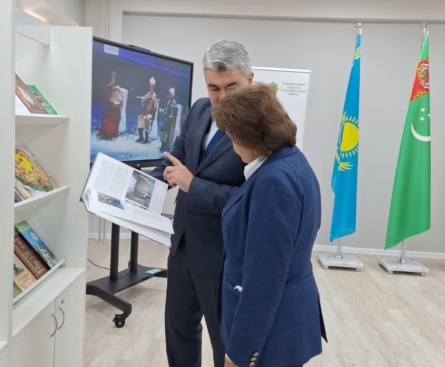 Туркменская культура представлена на выставке в Евразийском национальном университете в Казахстане