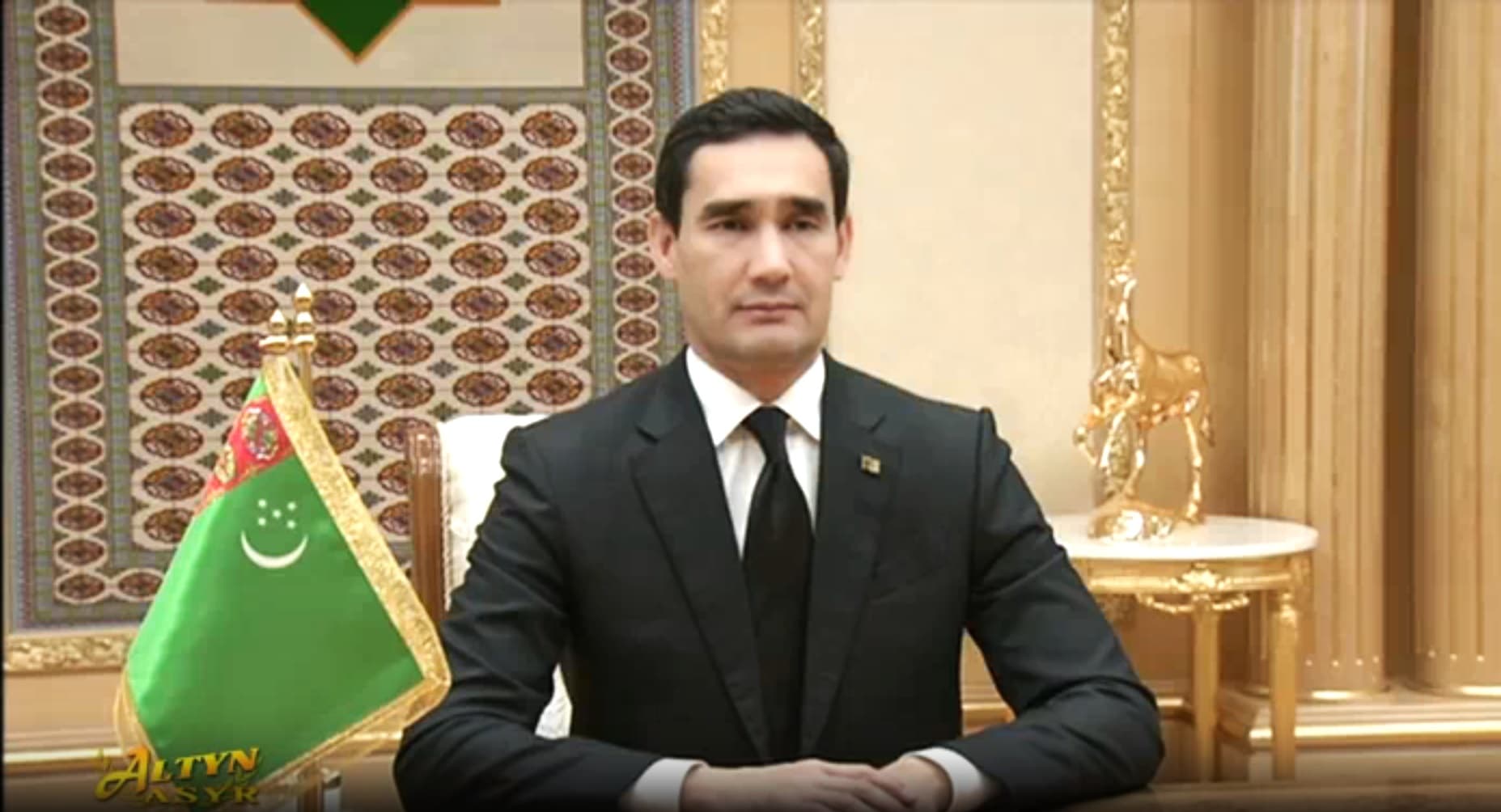 Serdar Berdimuhamedow Аzerbaýjanyň täze ilçisinden ynanç hatlaryny kabul etdi