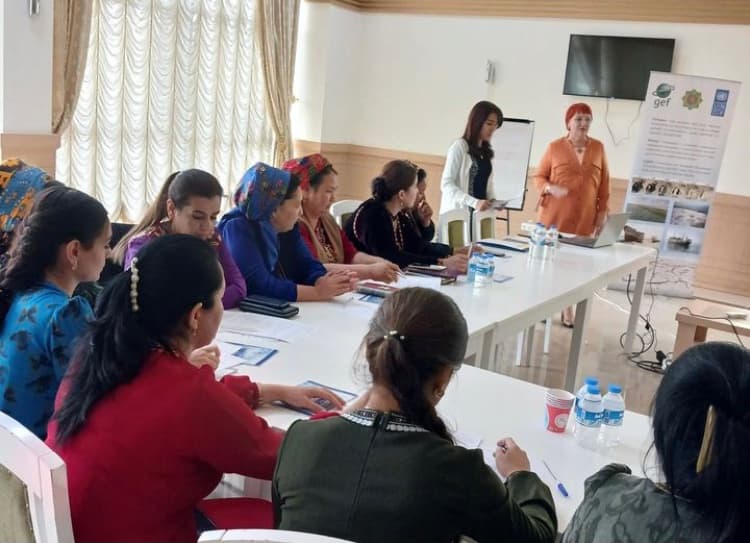 v-dashoguze-obsudili-alternativnye-istochniki-dohoda-dlya-selskih-zhenshchin