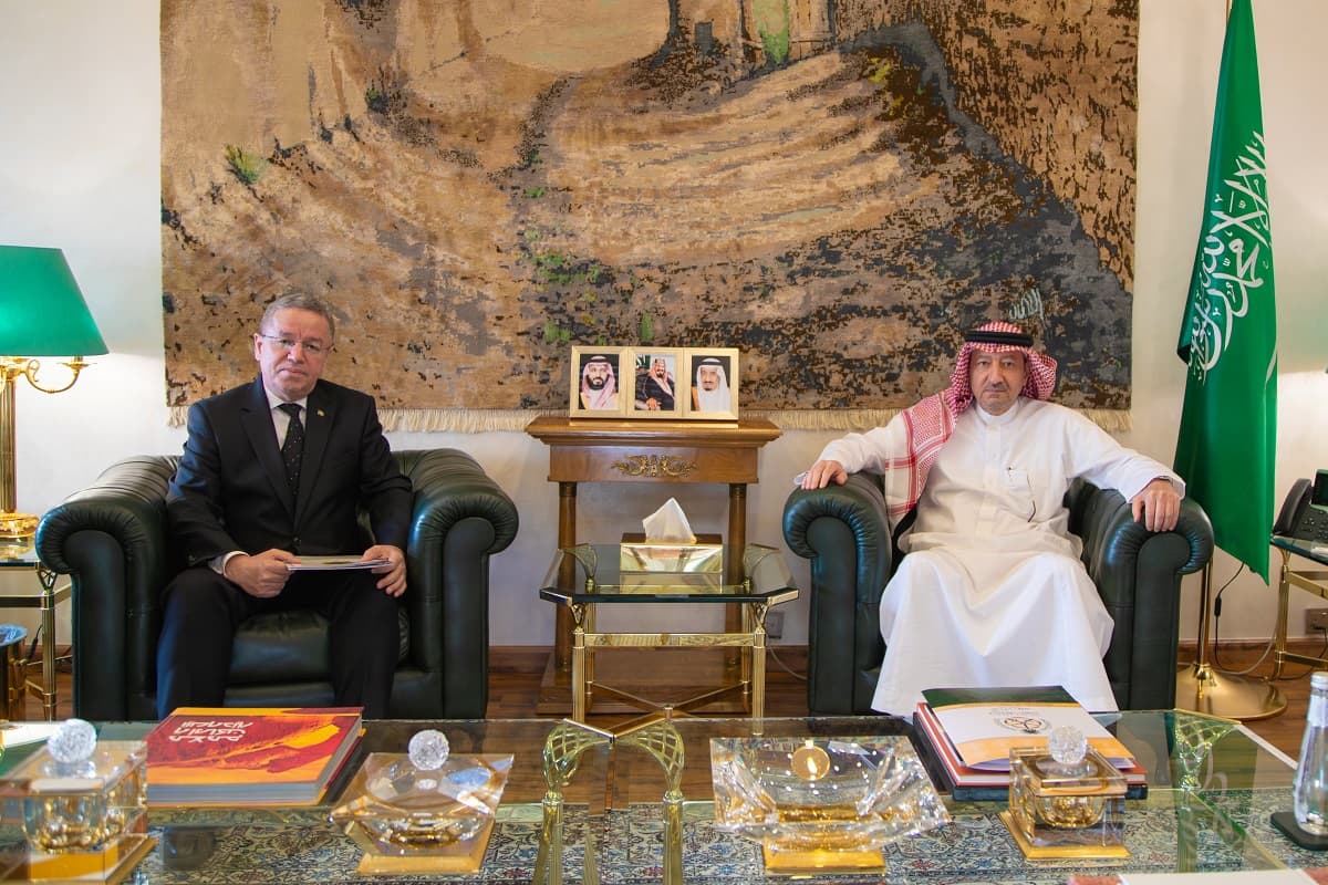 Aşgabat we Er-Riýad diplomatik gepleşikleri goldaýarlar