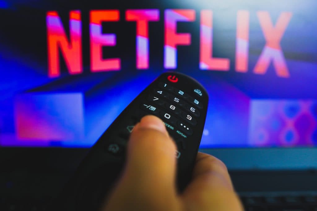 “Netflix” öz seriallaryna ýöriteleşen restoranlary we dükanlary açar