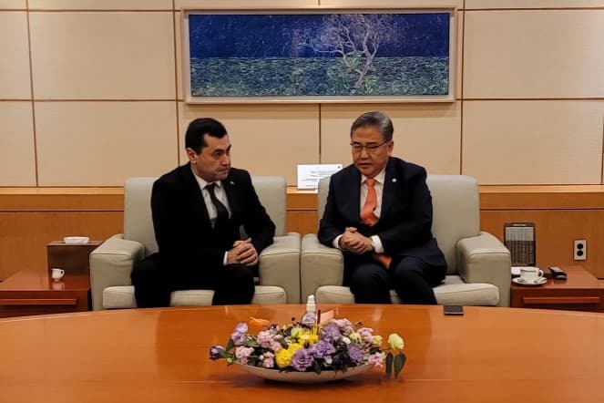 Koreýa Respublikasynyň daşary işler ministri türkmen ilçisi bilen öňde boljak sapary maslahatlaşdy