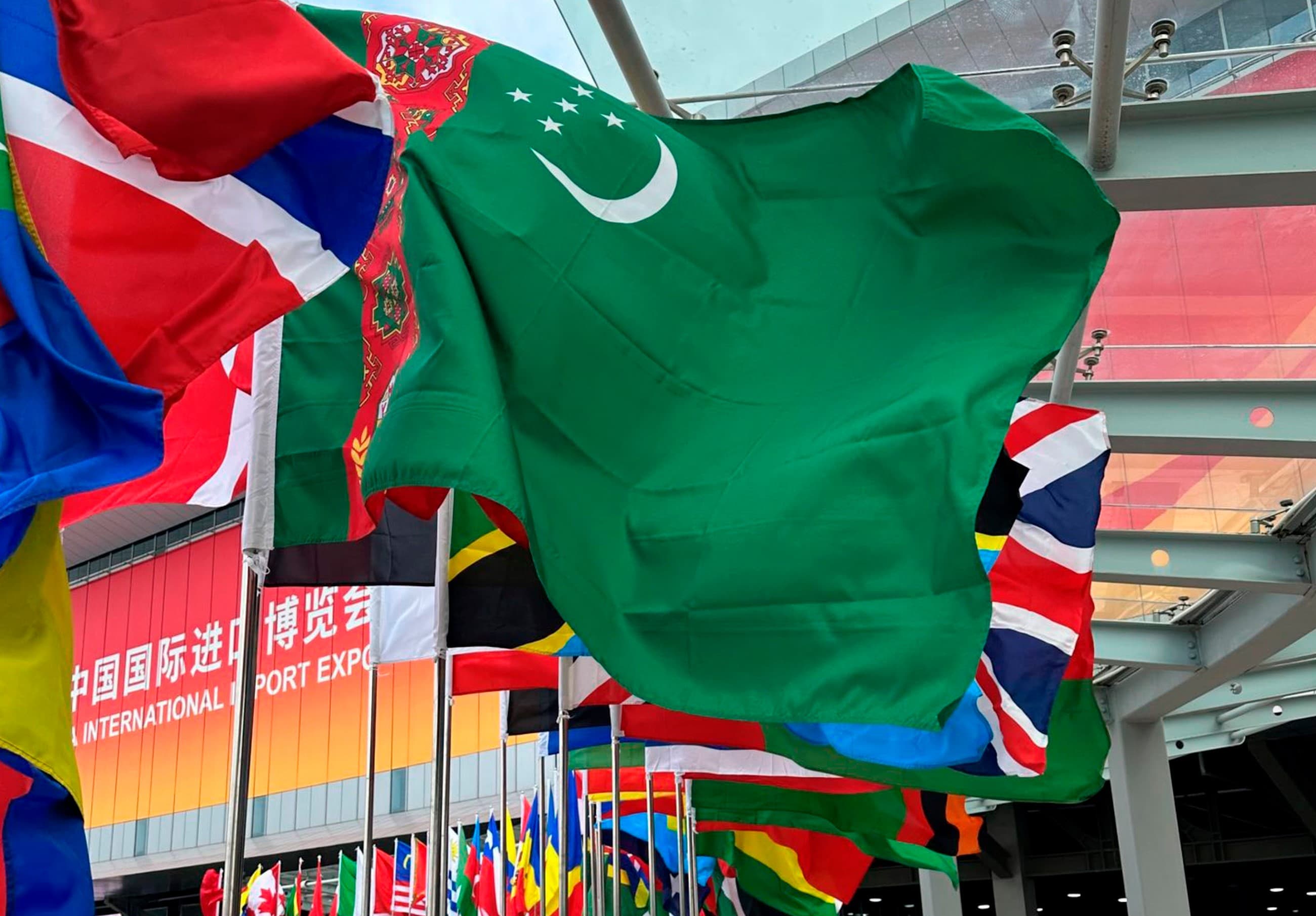 Türkmenistan Şanhaýdaky Hytaýyň import sergisine gatnaşýar