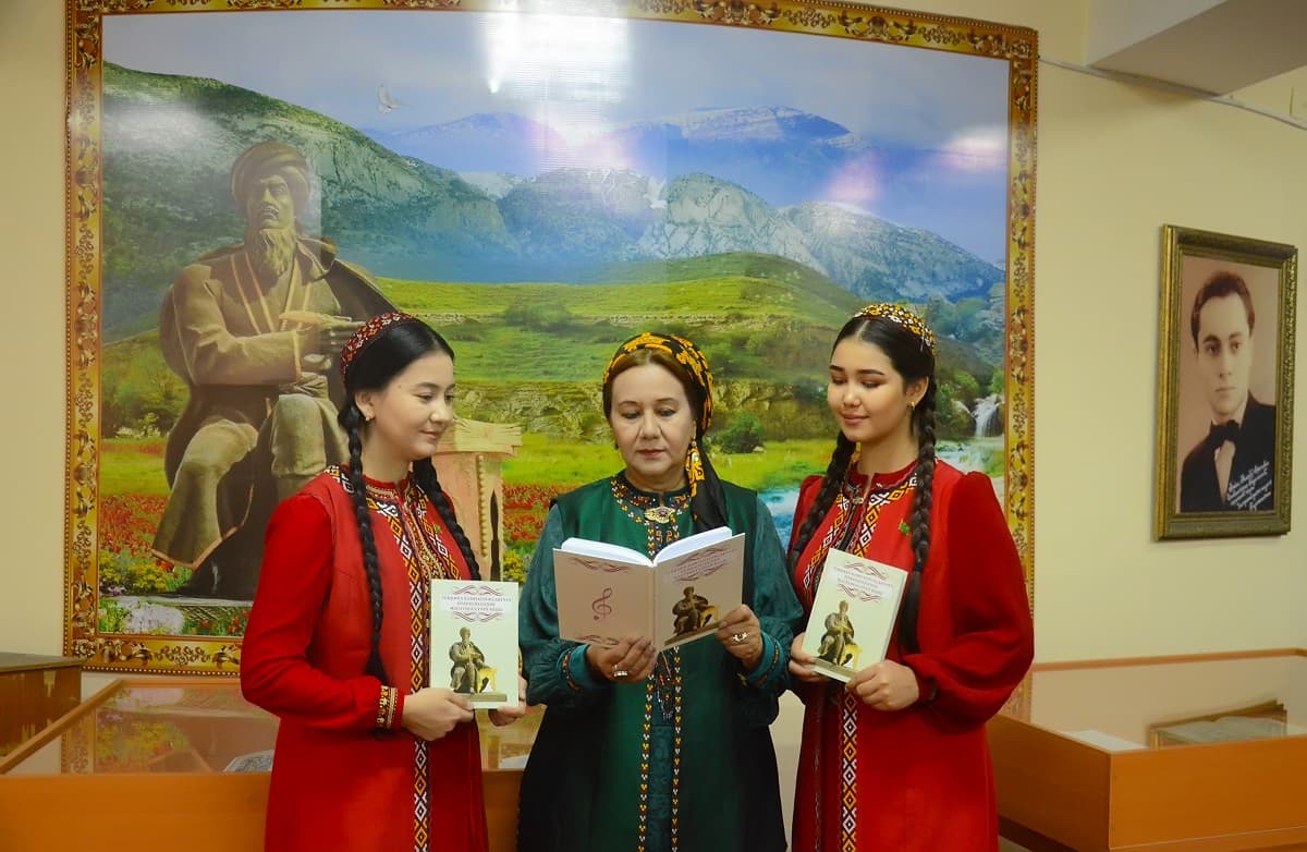 turkmen-kompozitorlarynyn-eserlerinde-magtymgulynyn-kesbi-atly-ylmy-monografiya-nesir-edildi