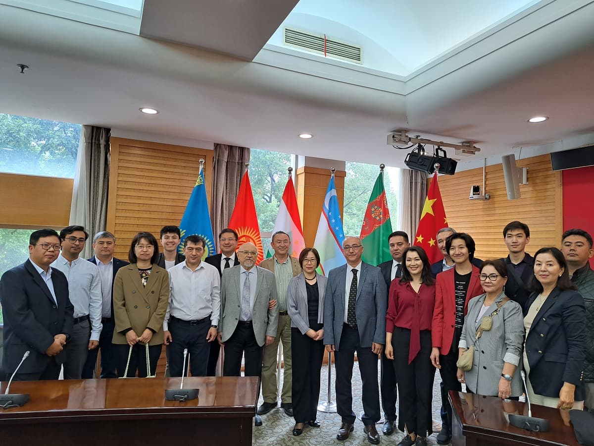 nasledie-obshchestva-vernyj-i-uspeshnyj-put-ego-modernizacii-vpechatleniya-o-poezdke-v-kitaj