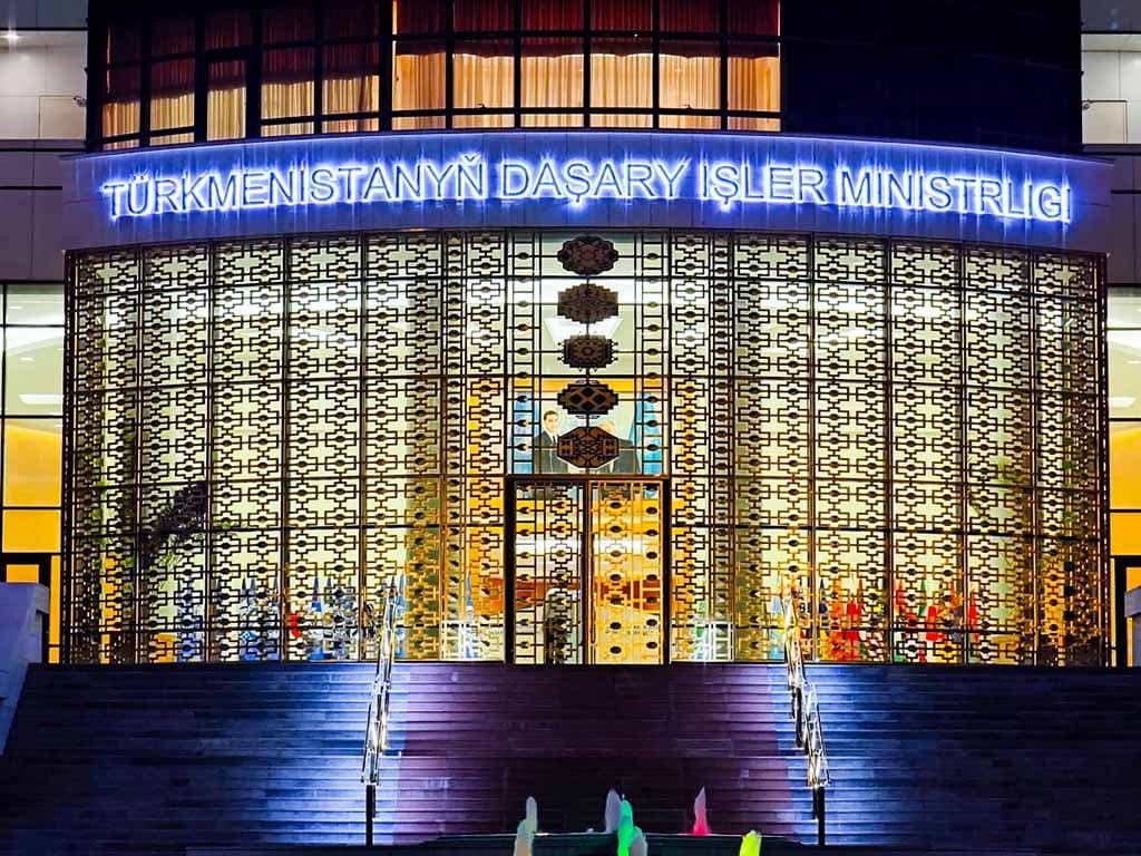 Türkmenistanyň Daşary işler ministrliginde Kuweýtiň we Zimbabweniň täze bellenen ilçileri bilen duşuşyklar geçirildi