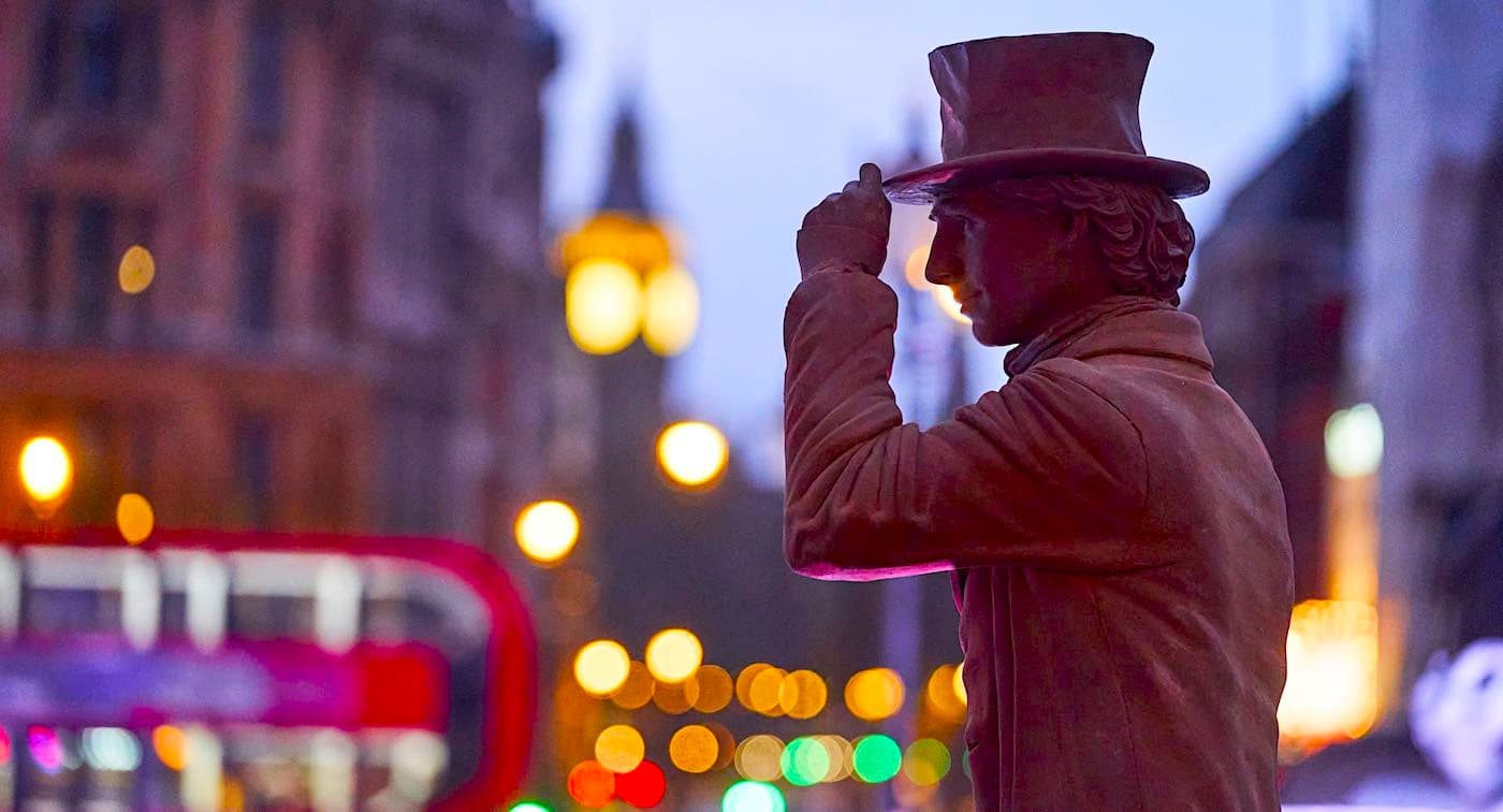 shokoladnuyu-skulpturu-villi-vonka-predstavili-na-trafalgarskoj-ploshchadi-v-londone