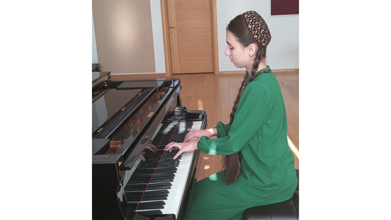 yunaya-turkmenskaya-pianistka-vnov-stala-laureatom-mezhdunarodnogo-muzykalnogo-konkursa
