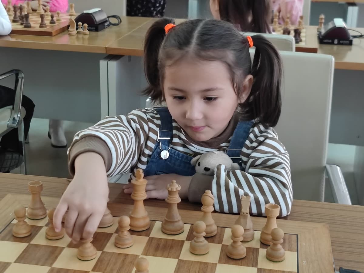 chem-udivil-detskij-chempionat-turkmenistana-po-rapid-shahmatam