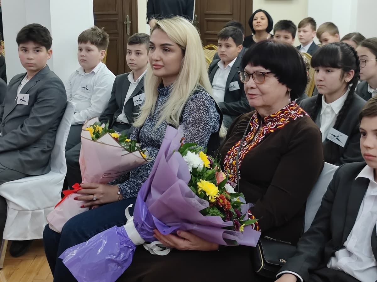 Жительница блокадного Ленинграда встретилась с ашхабадскими школьниками
