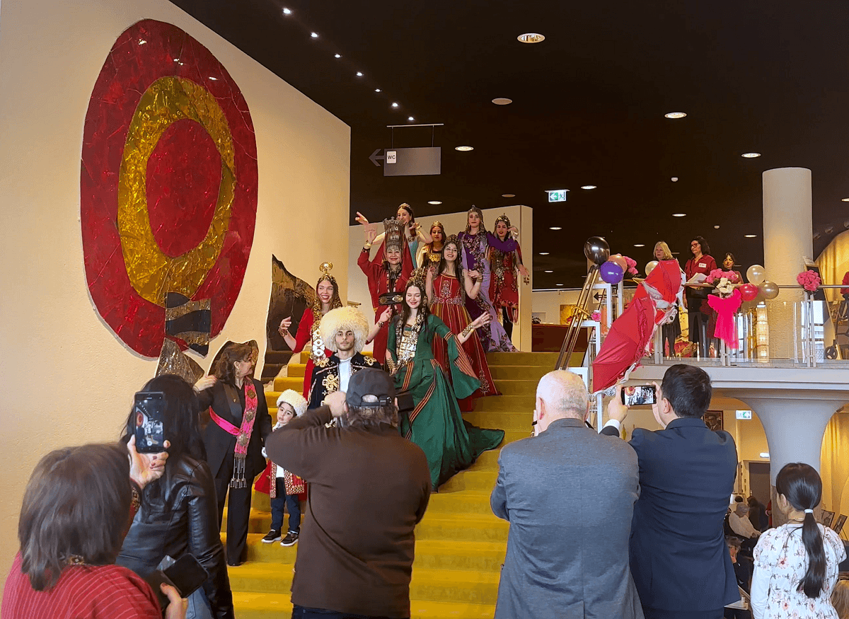 na-vystavke-v-niderlandskom-ejndhovene-kulminaciej-stalo-turkmenskoe-shou