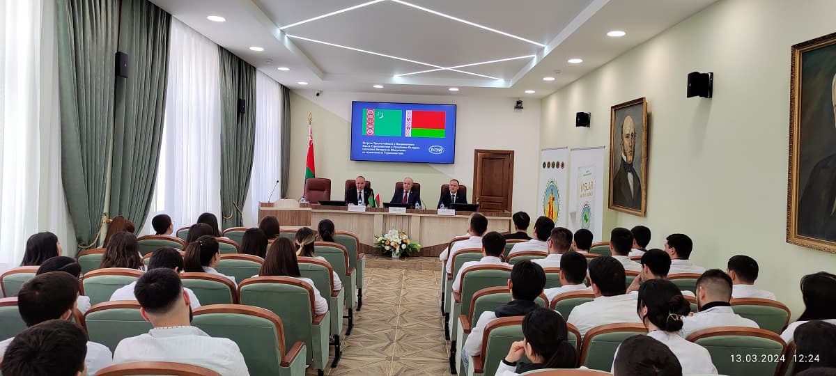 posol-turkmenistana-vstretilsya-s-turkmenskimi-studentami-v-vitebske-i-posetil-krupnye-predpriyatiya