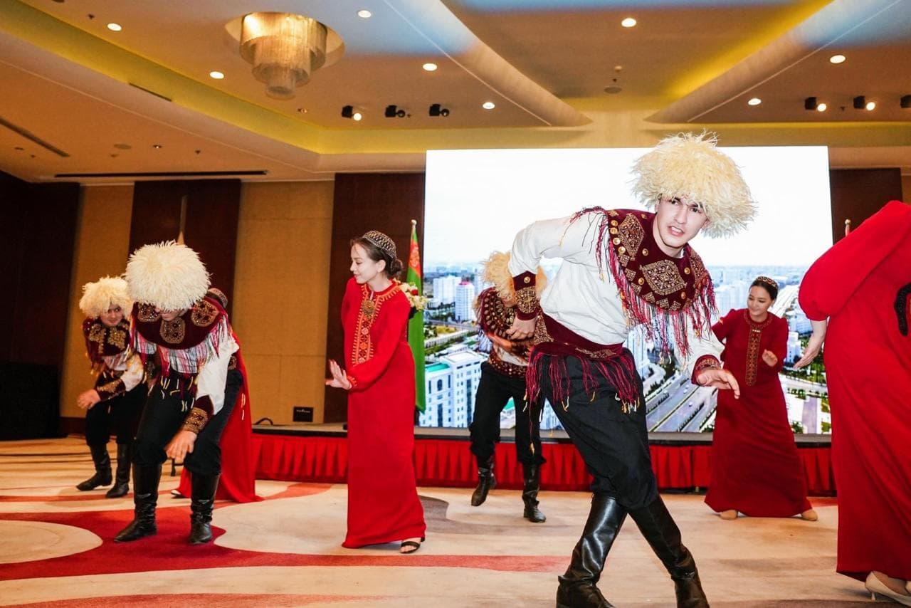 v-pekine-proveli-meropriyatie-v-chest-mahtumkuli-fragi-i-prazdnika-novruz