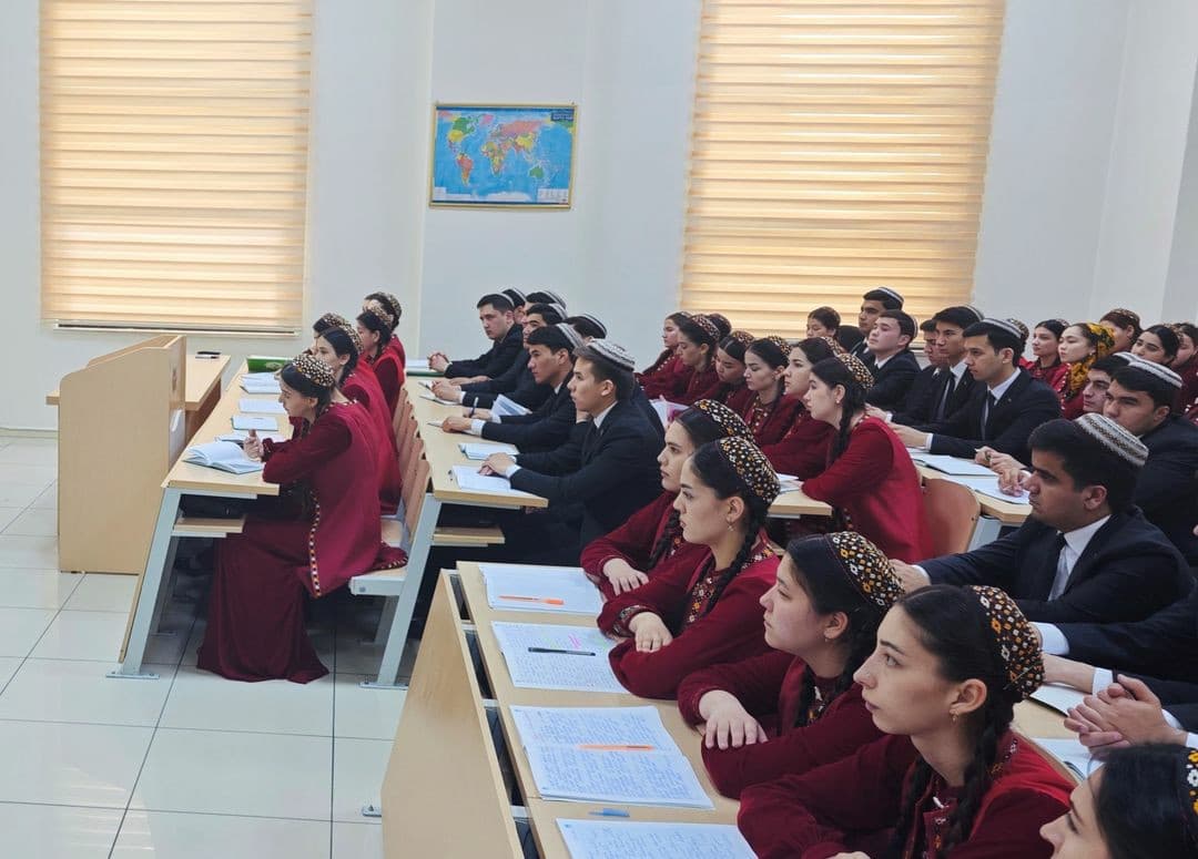 Преподаватель армянского экономического вуза выступил с лекцией для туркменских студентов