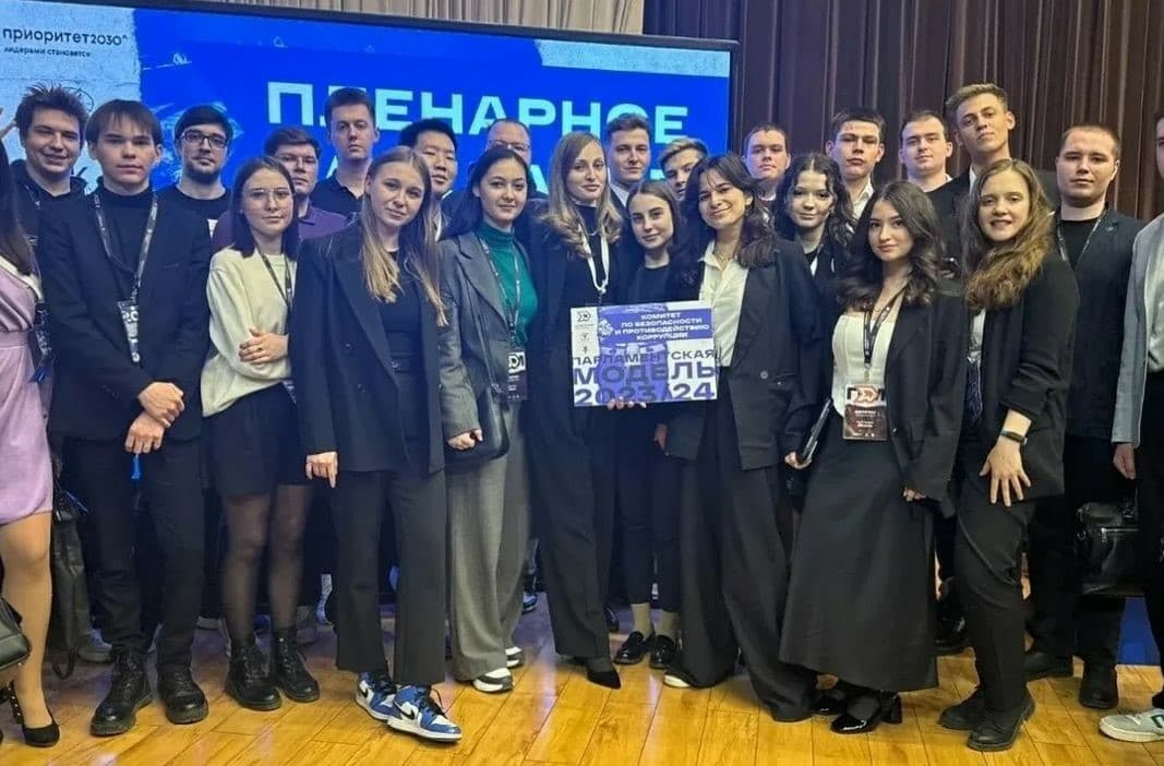 turkmenistanly-mekdep-okuwcysy-moskwanyn-dowlet-halkara-gatnasyklar-institutynyn-parlament-modeline-gatnasdy