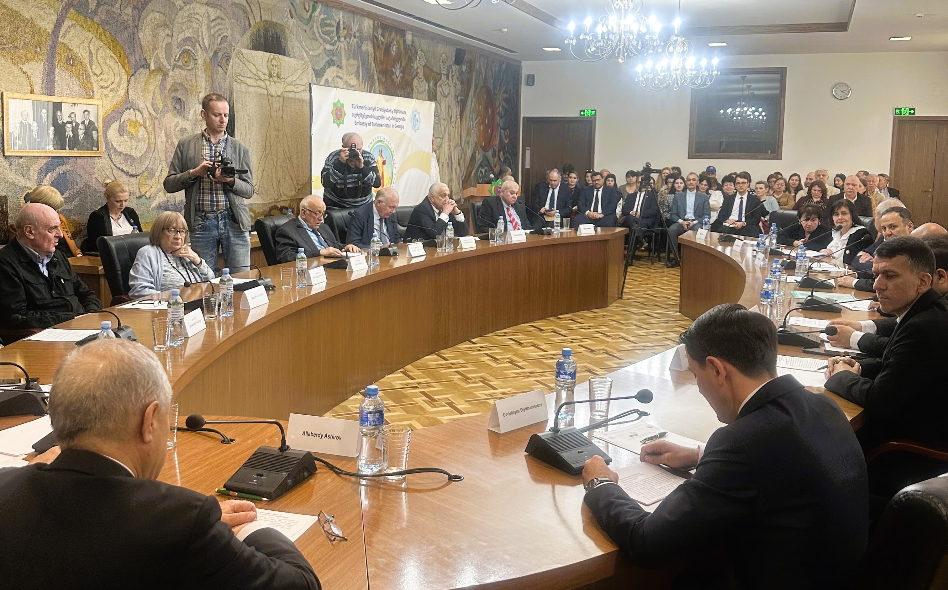 v-tbilisi-proshla-mezhdunarodnaya-nauchnaya-konferenciya-posvyashchennaya-mahtumkuli-fragi