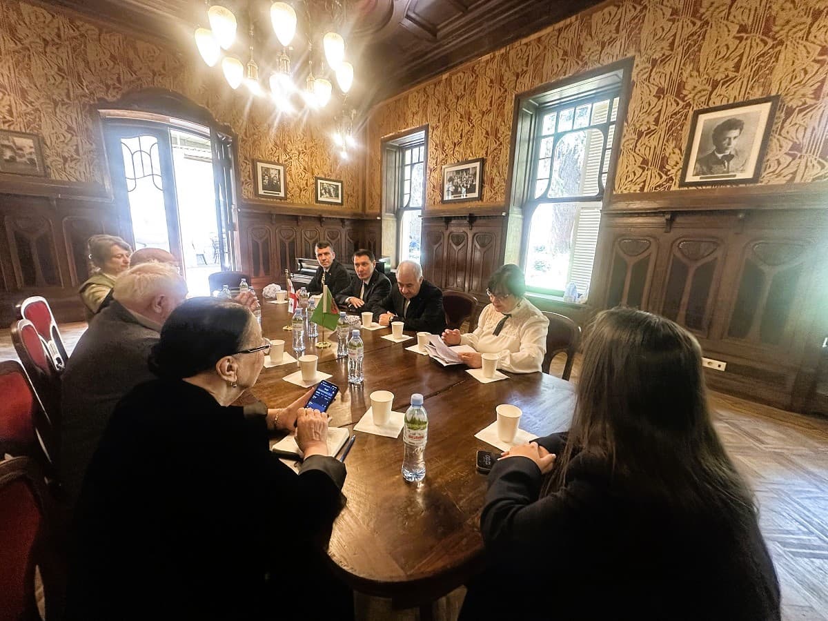 sides-discussed-publication-collection-magtymgulys-poems-georgian