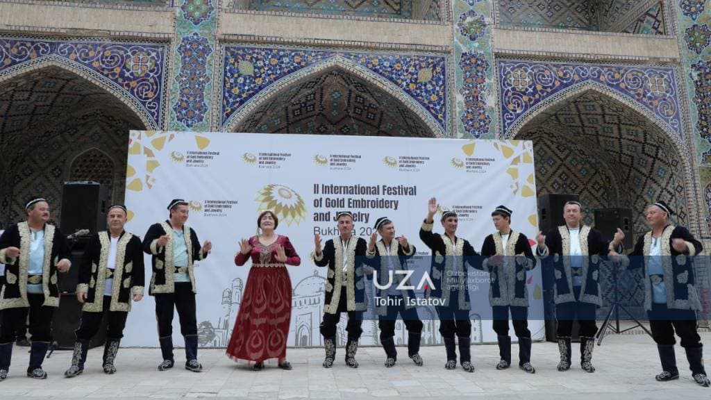 turkmenistan-byl-predstavlen-na-mezhdunarodnom-festivale-zolotoshvejnogo-i-yuvelirnogo-dela-v-buhare