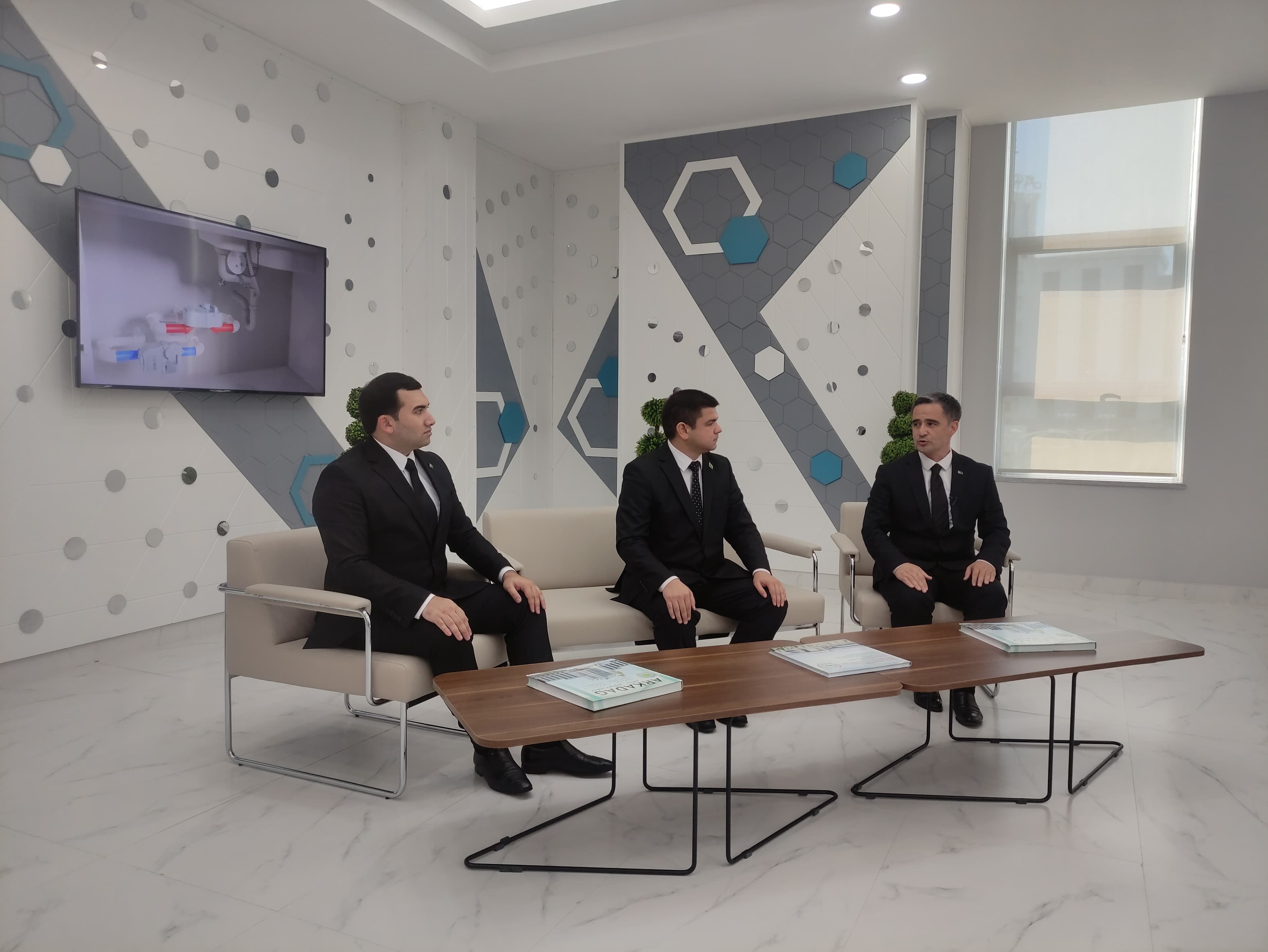 agentstvo-turkmenaragatnashyk-organizovalo-kruglyj-stol-posvyashchennyj-dostizheniyam-strany-v-oblasti-cifrovizacii