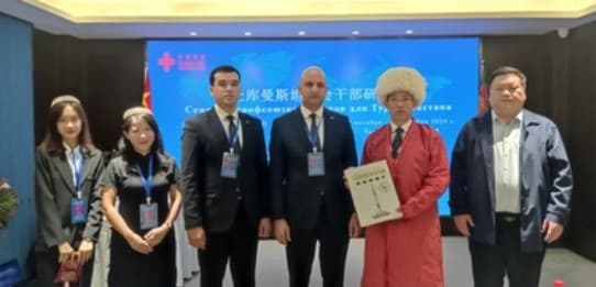 turkmenskaya-delegaciya-vstretilas-s-predstavitelyami-profsoyuzov-kitaya