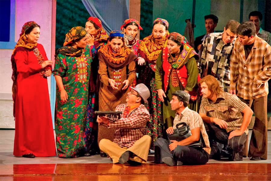 dync-gunlerinde--teatrlarda-gorkeziljek-sahna-oyunlarynyn-tertibi