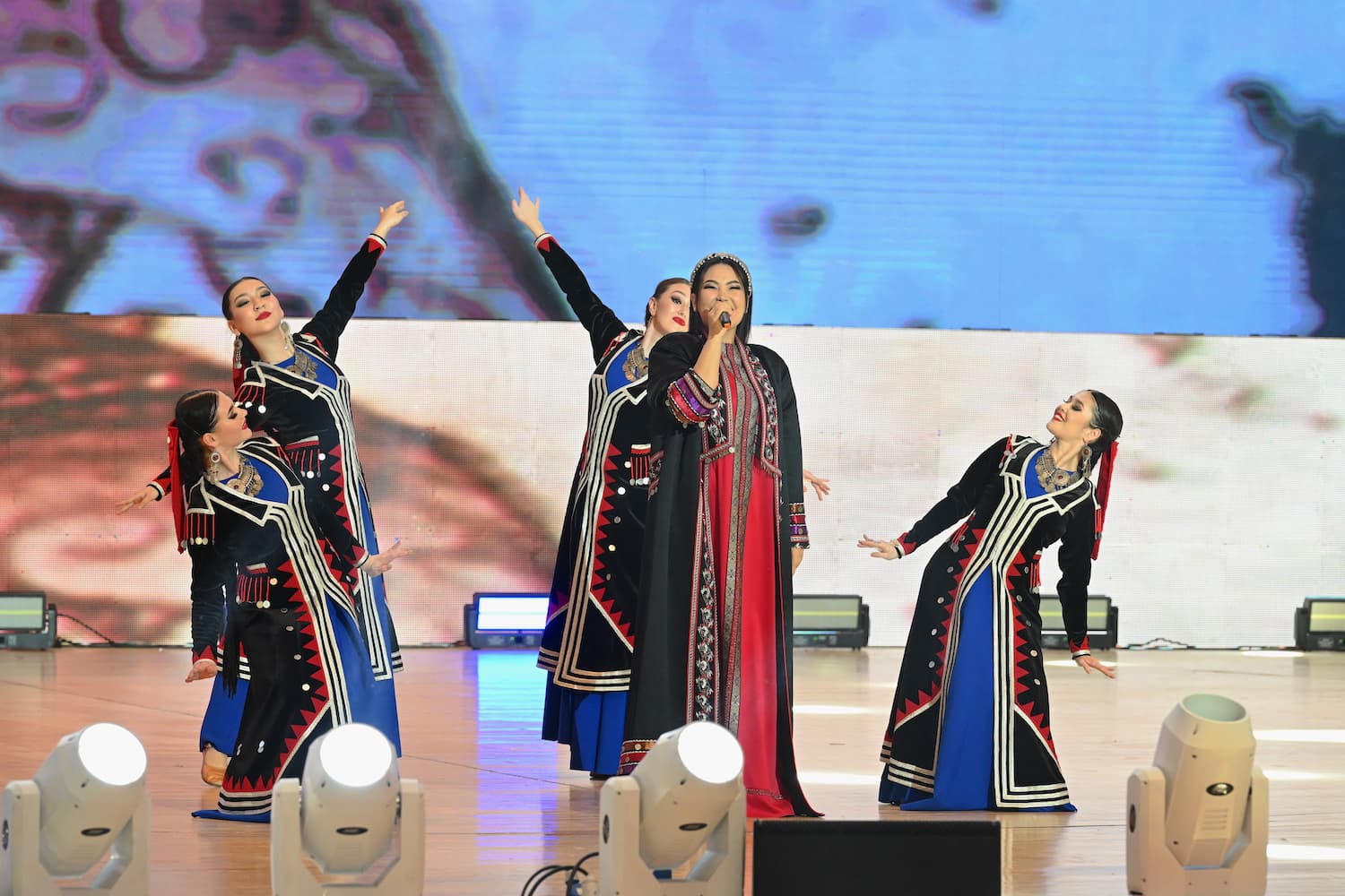 turkmenistanda-turki-dowletlerin-sungat-ussatlarynyn-konserti-geciriler