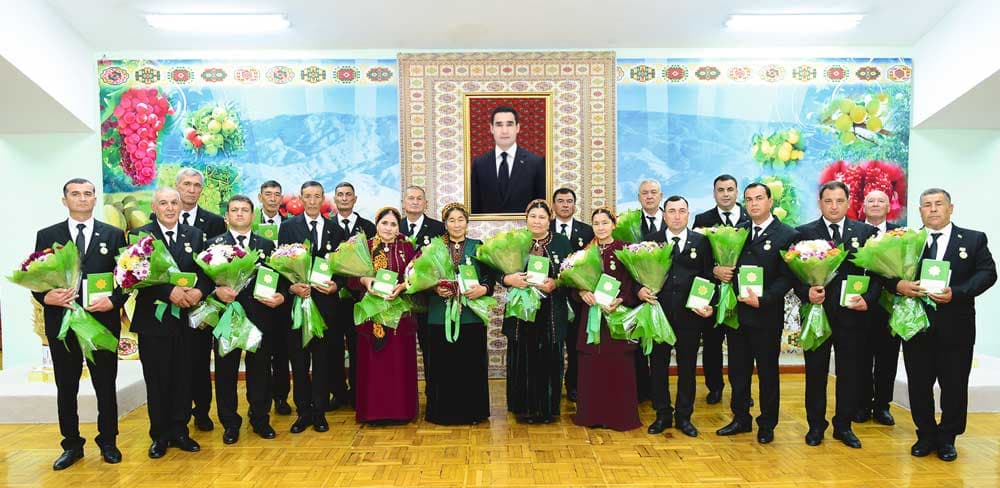 oba-hojalyk-pudagynyn-gornukli-isgarleri-watana-bolan-soygusi-ucin-medaly-bilen-sylaglandy