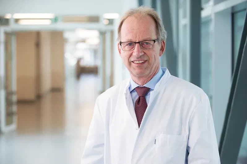 germaniyaly-dr-parhofer-klaus-georg-arkadag-medaly-bilen-sylaglandy