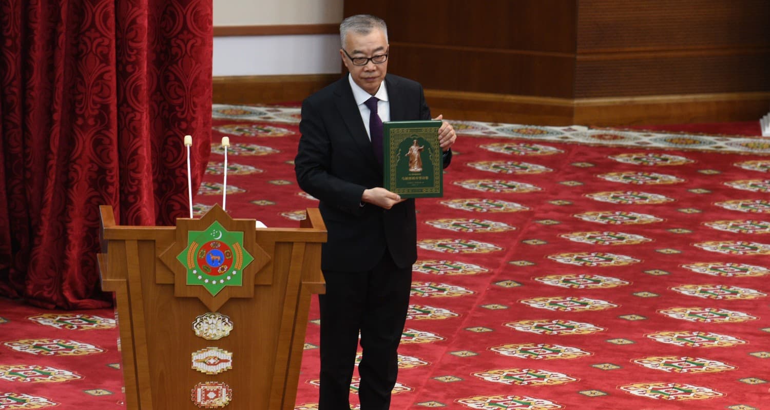 sbornik-izbrannyh-proizvedenij-mahtumkuli-fragi-pereveli-na-kitajskij-yazyk